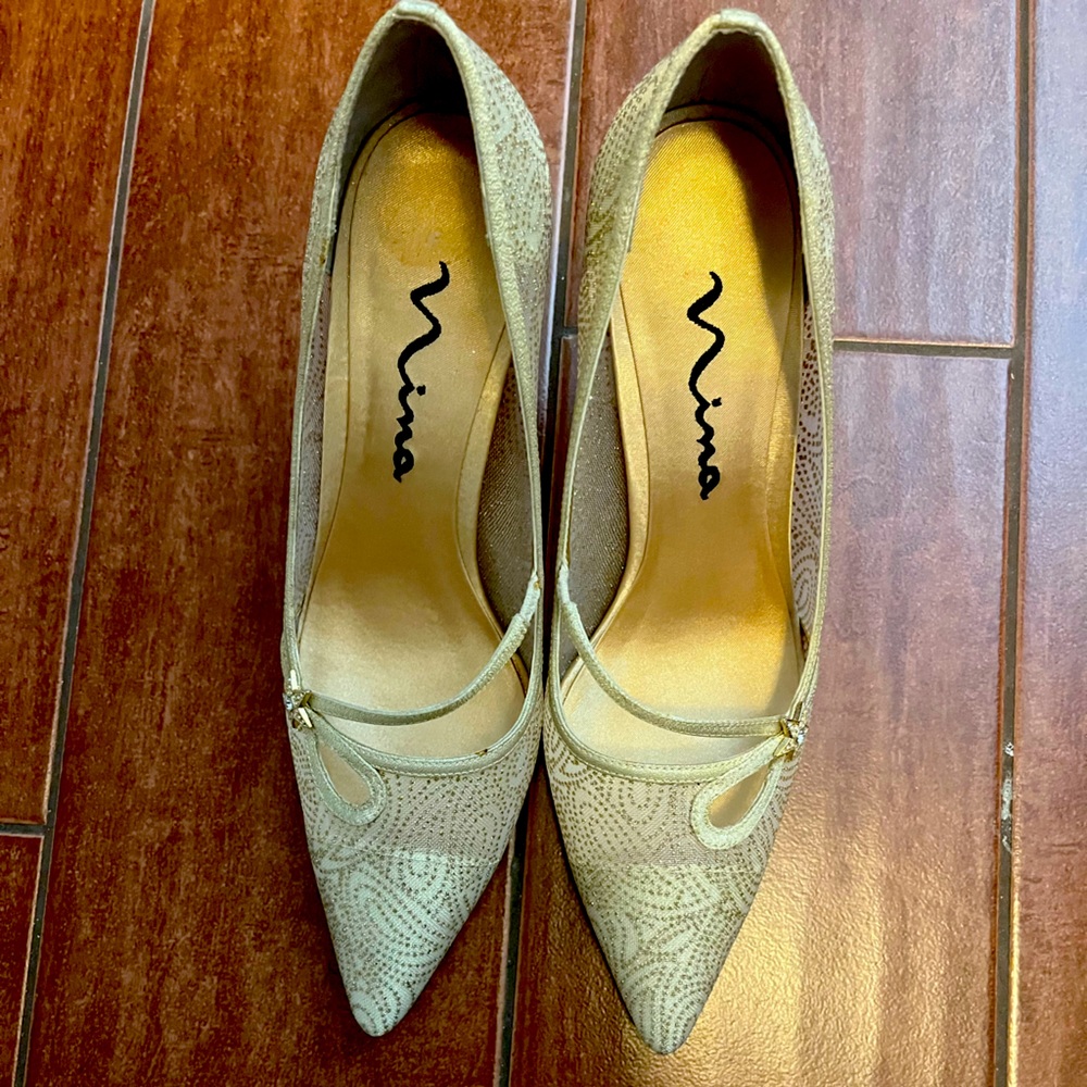 Nina never worn gold tone dress heels size 8